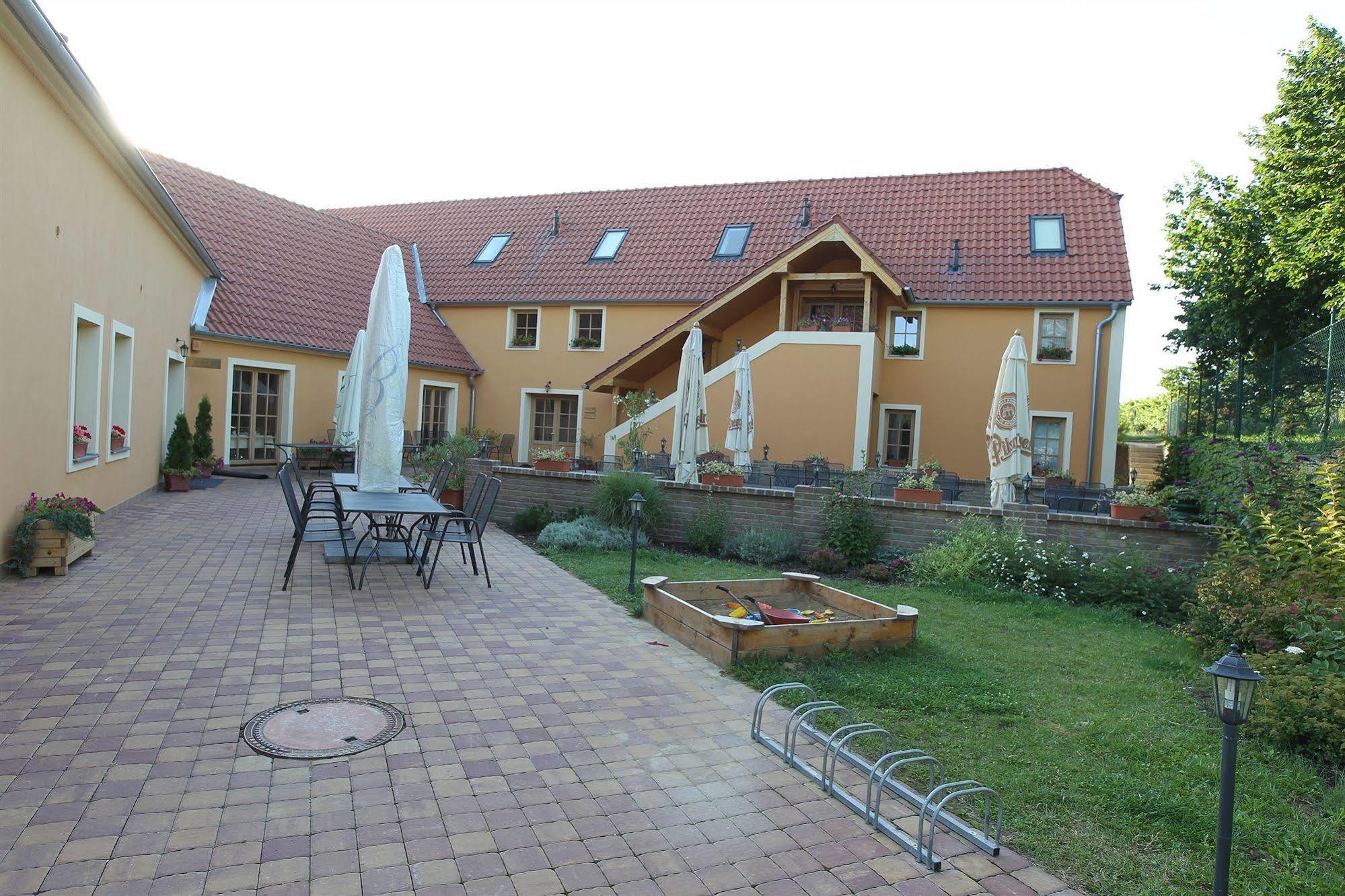 Hotel Pavlov Buitenkant foto