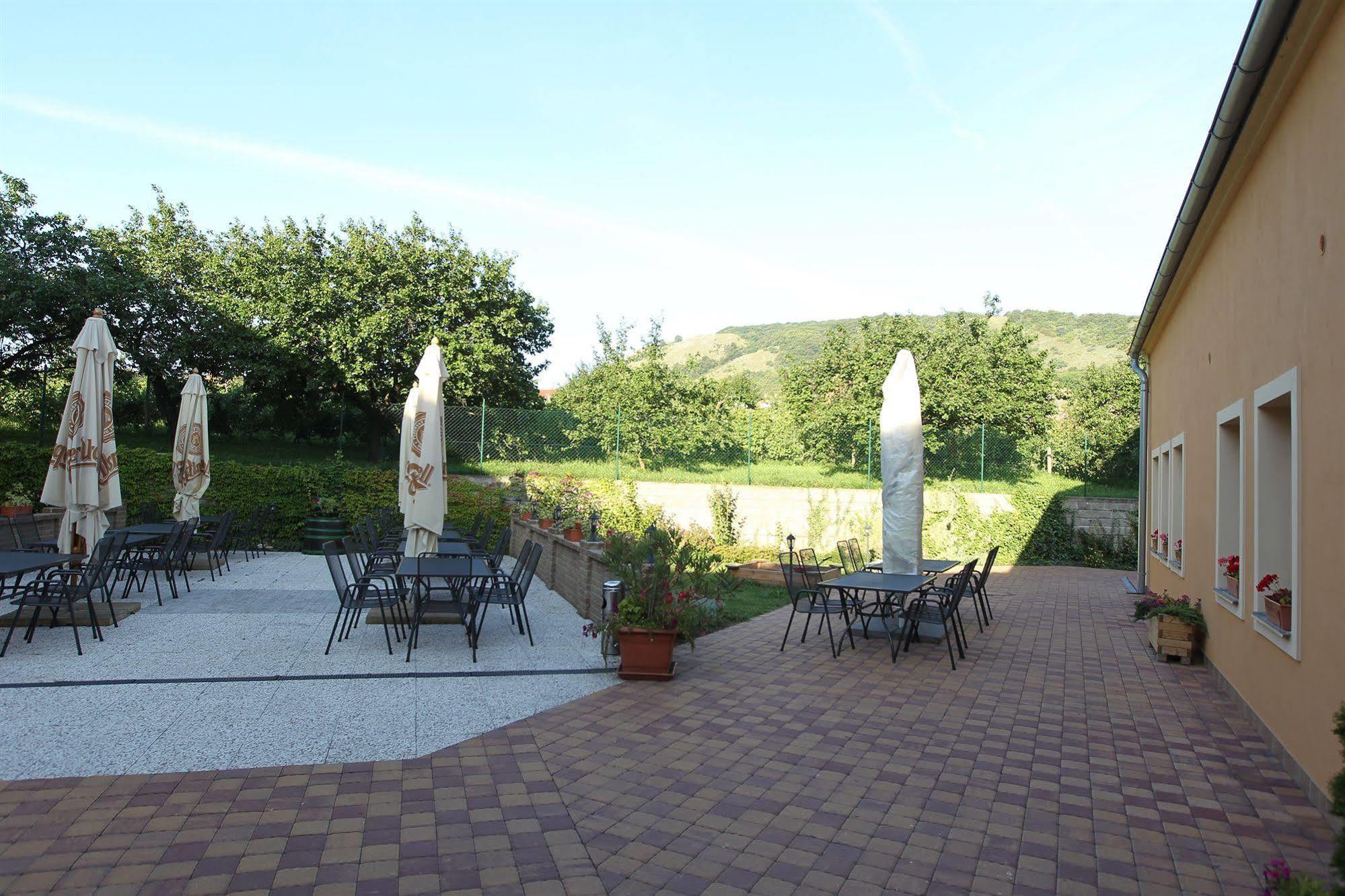 Hotel Pavlov Buitenkant foto